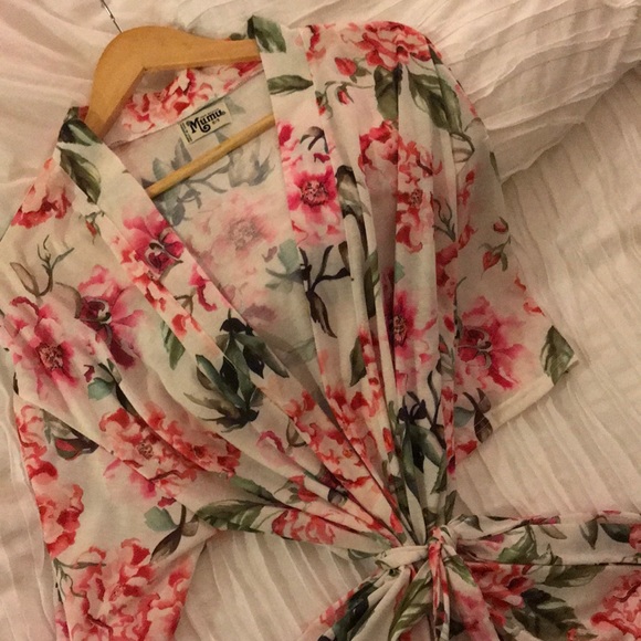 Floral Bathrobe - Picture 1 of 1